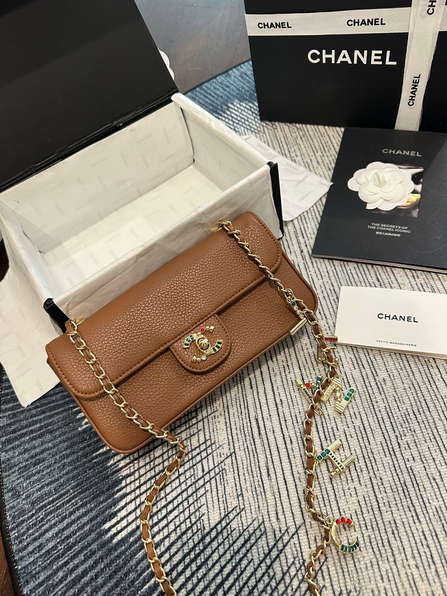 Cuero | Chain Shoulder Bag Camel
