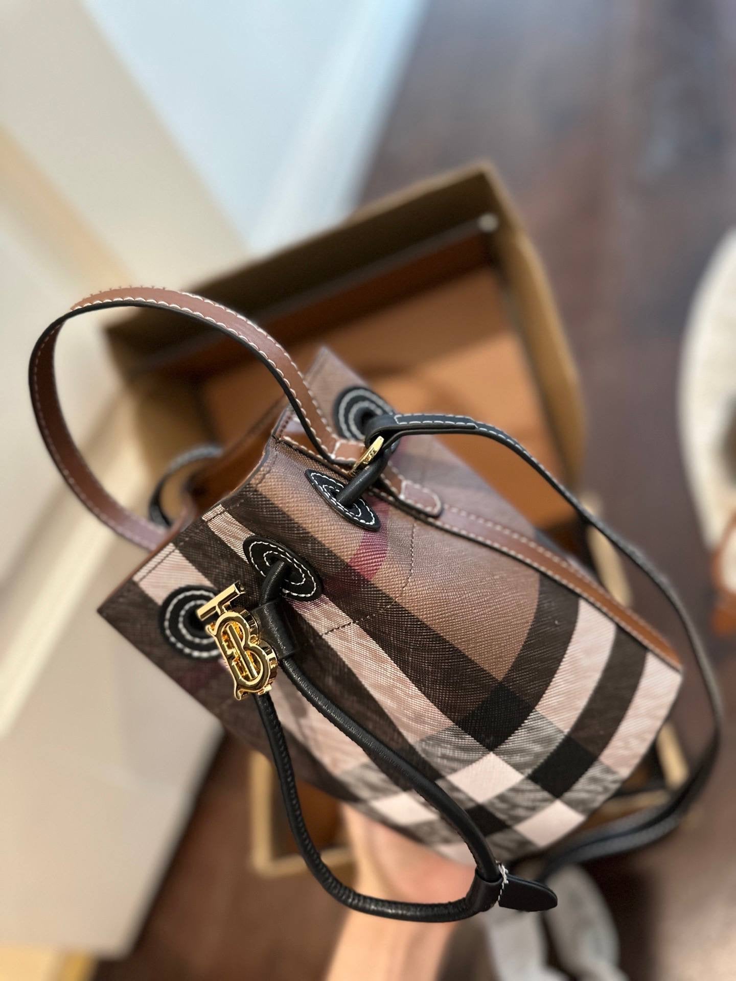 Cuero | small TB leather bucket bag