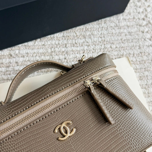 Cuero | Textured Vanity Bag