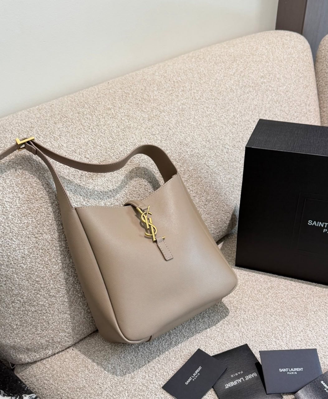Saint Laurent Small Le 5 À 7 Shoulder Bag