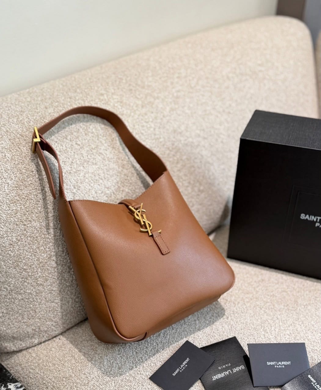 Saint Laurent Small Le 5 À 7 Shoulder Bag