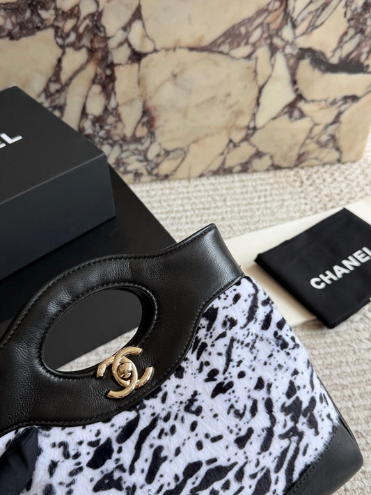 Cuero | Printed Top-Handle Bag Black and White