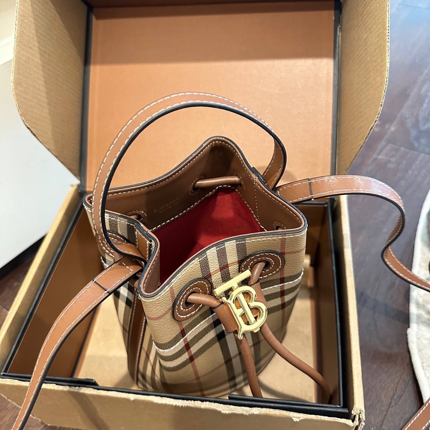 Cuero | small TB leather bucket bag