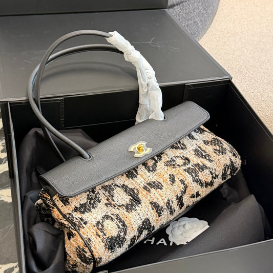 Cuero | Tweed Top-Handle Bag
