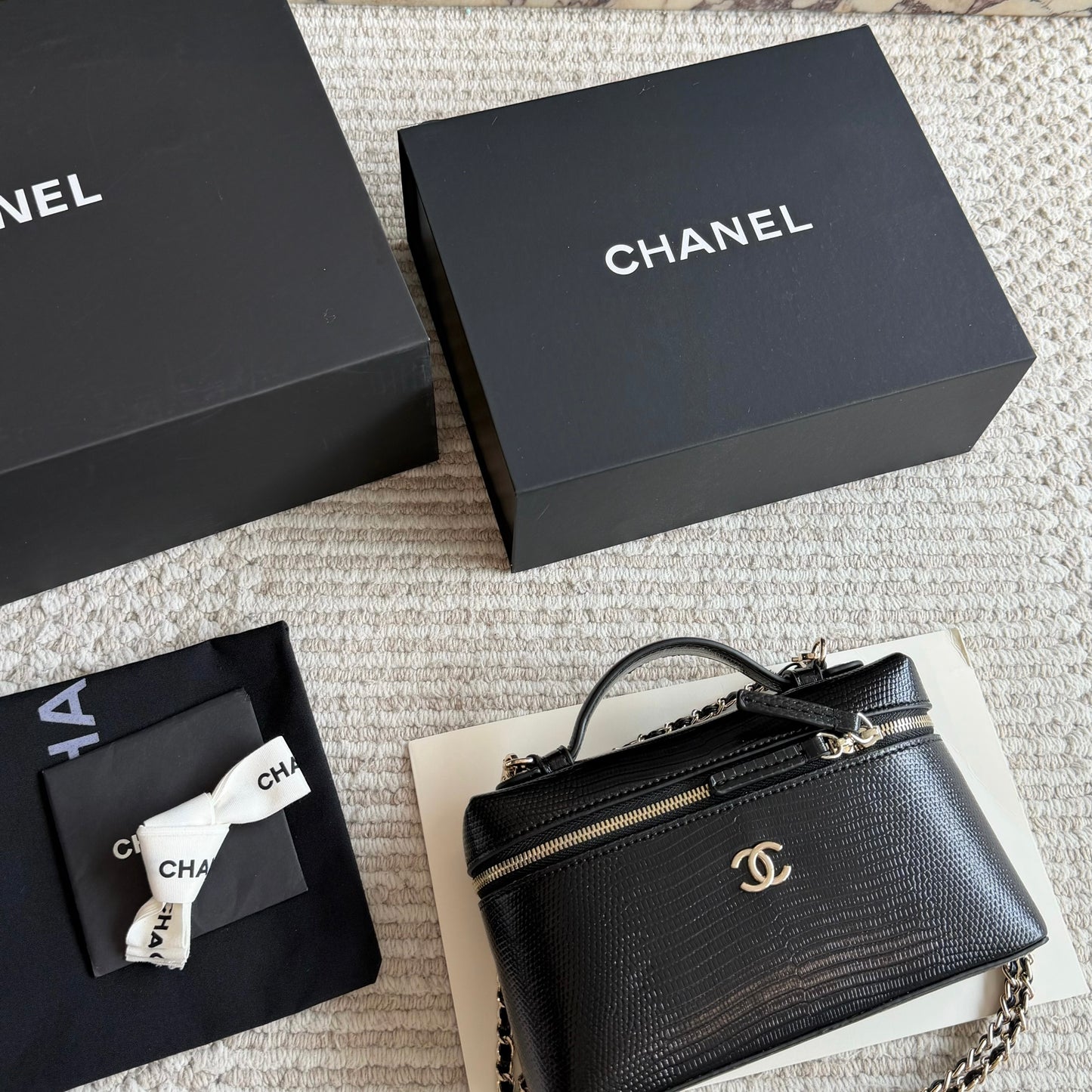 Cuero | Textured Vanity Bag