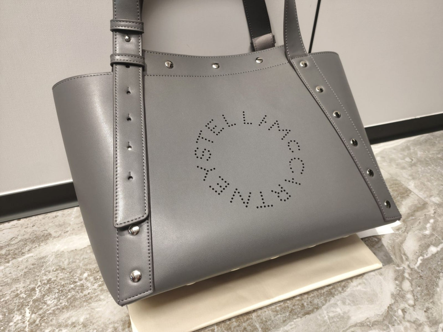 Cuero | Studs Large Tote Bag