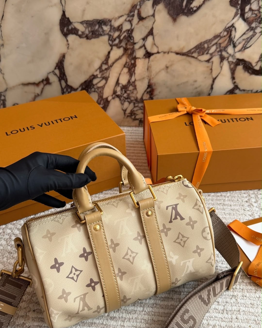 Louis Vuitton Keepall Bandoulière 25