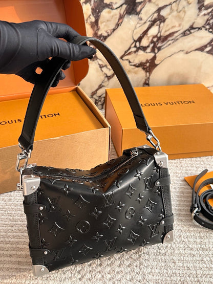 Cuero | Embossed Trunk Shoulder Bag