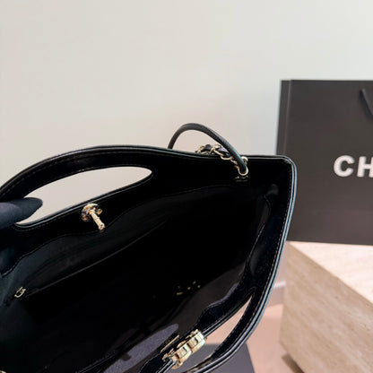 Cuero | Quilted Top-Handle Shoulder Bag