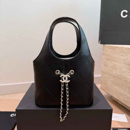 Cuero | Quilted Hobo Bag