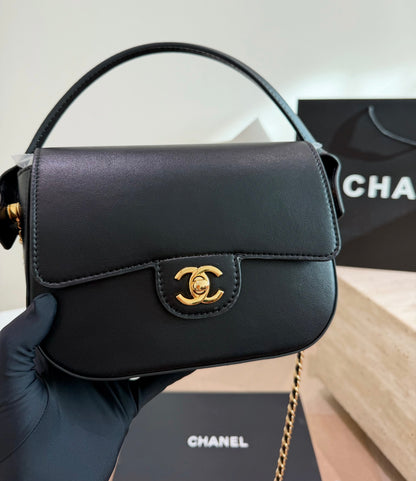 Cuero | Interlocking Logo Flap Top Handle Bag - Black