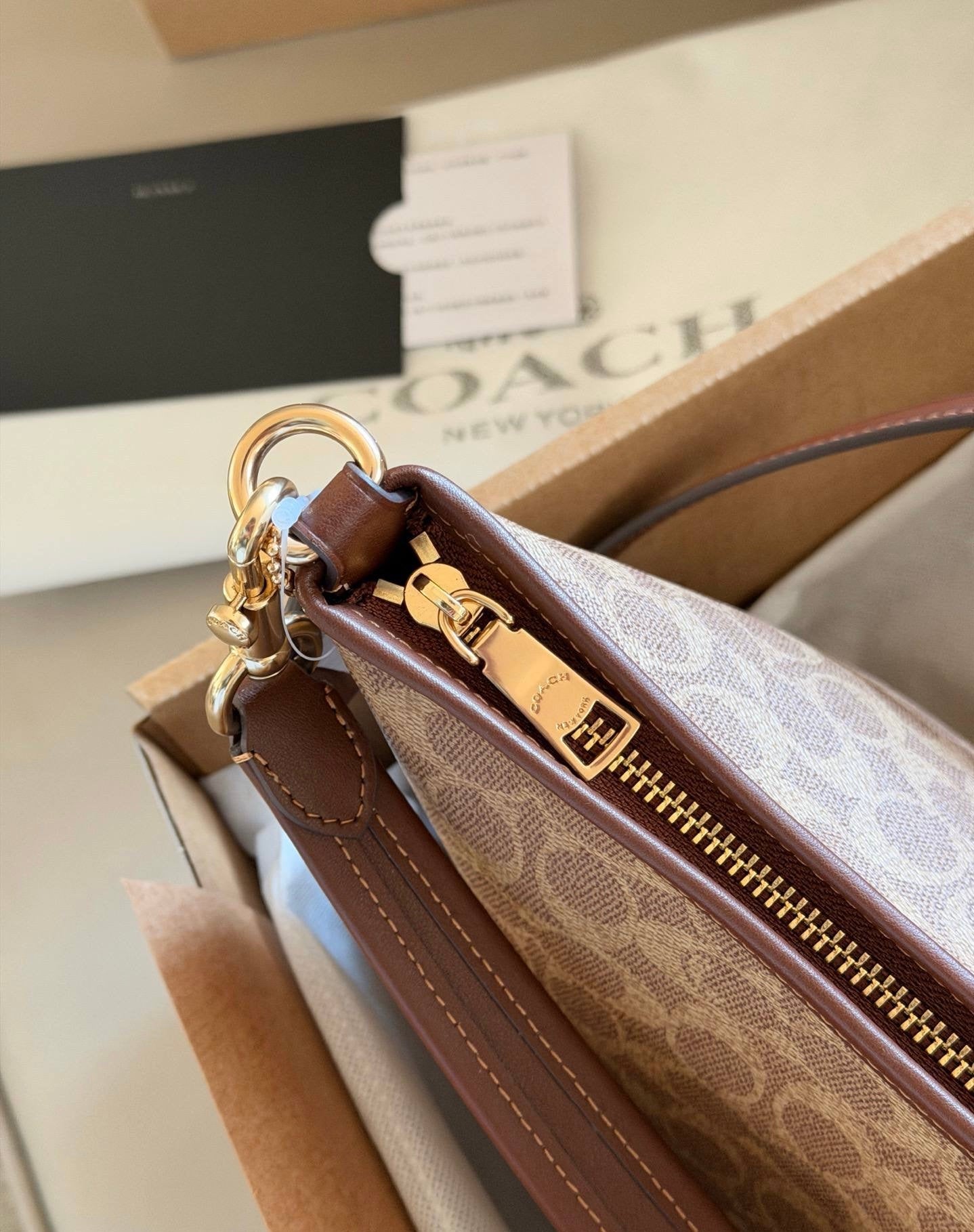 Cuero | Laurel Shoulder Bag In Signature Canvas
