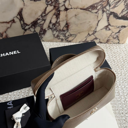 Cuero | Textured Vanity Bag
