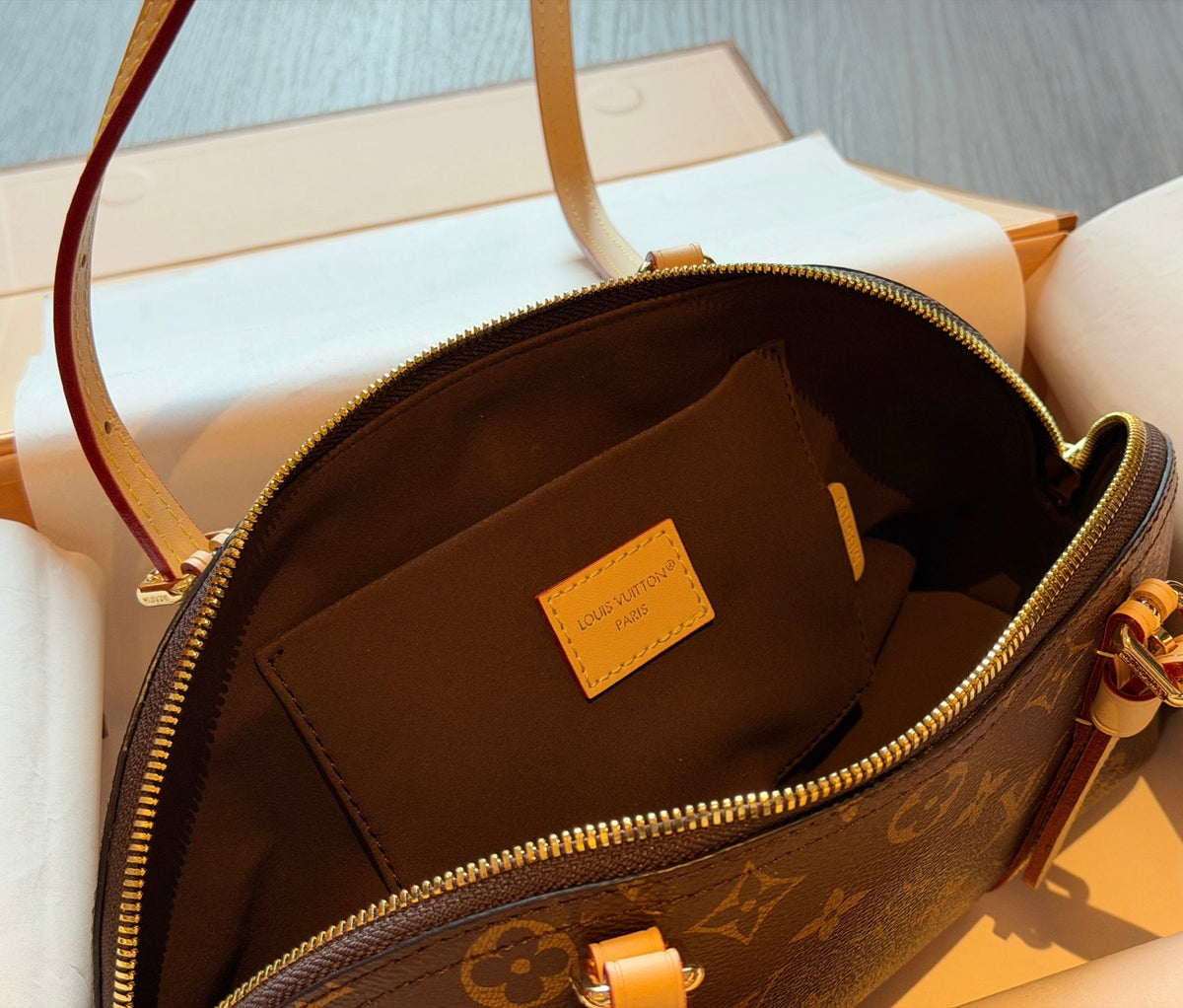 Cuero | Signature Ellipse Shoulder Bag - Classic Monogram