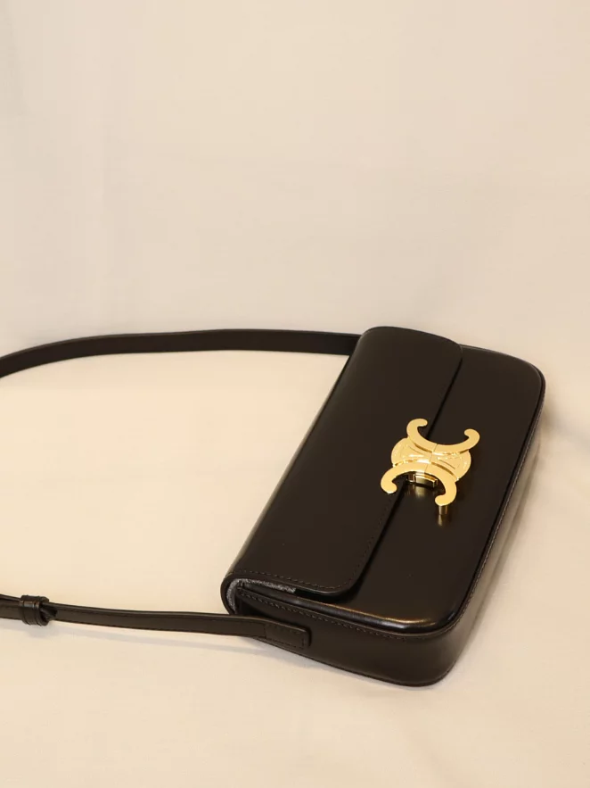 Cuero | TRIOMPHE SHOULDER BAG IN SHINY CALFSKIN BLACK