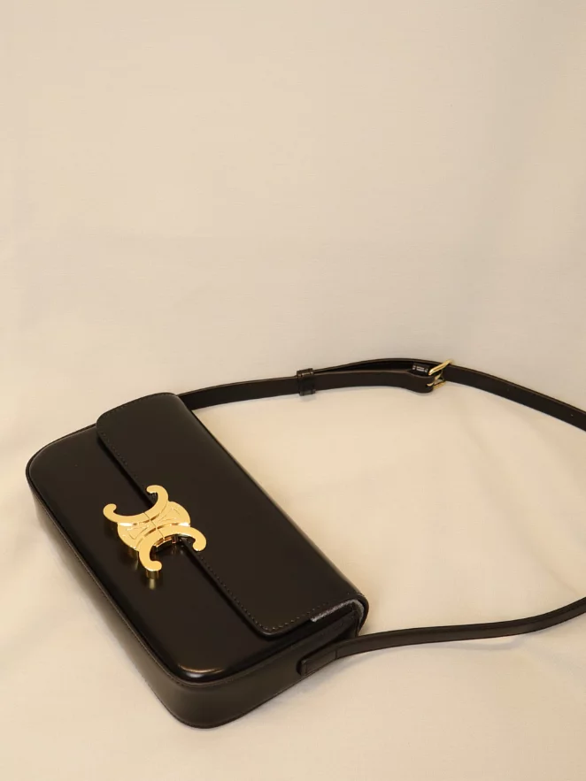 Cuero | TRIOMPHE SHOULDER BAG IN SHINY CALFSKIN BLACK