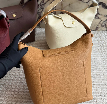 Cuero | Pebbled Leather Hobo Shoulder Bag