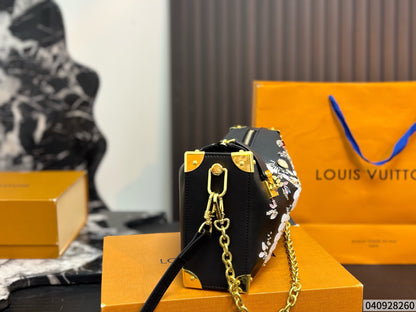Cuero | Crystal Floral Embellished Hobo Chain Shoulder Bag - Black
