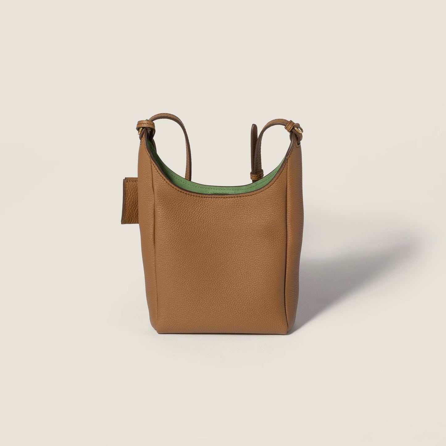 Cuero | Leather bucket bag