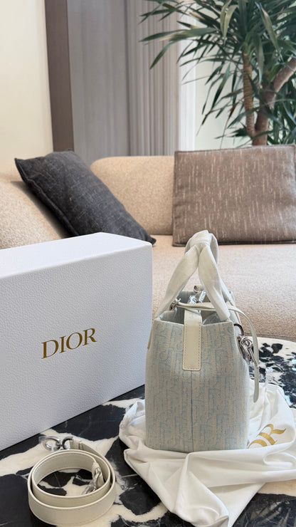 Cuero | Mini Bucket Bag Light Blue