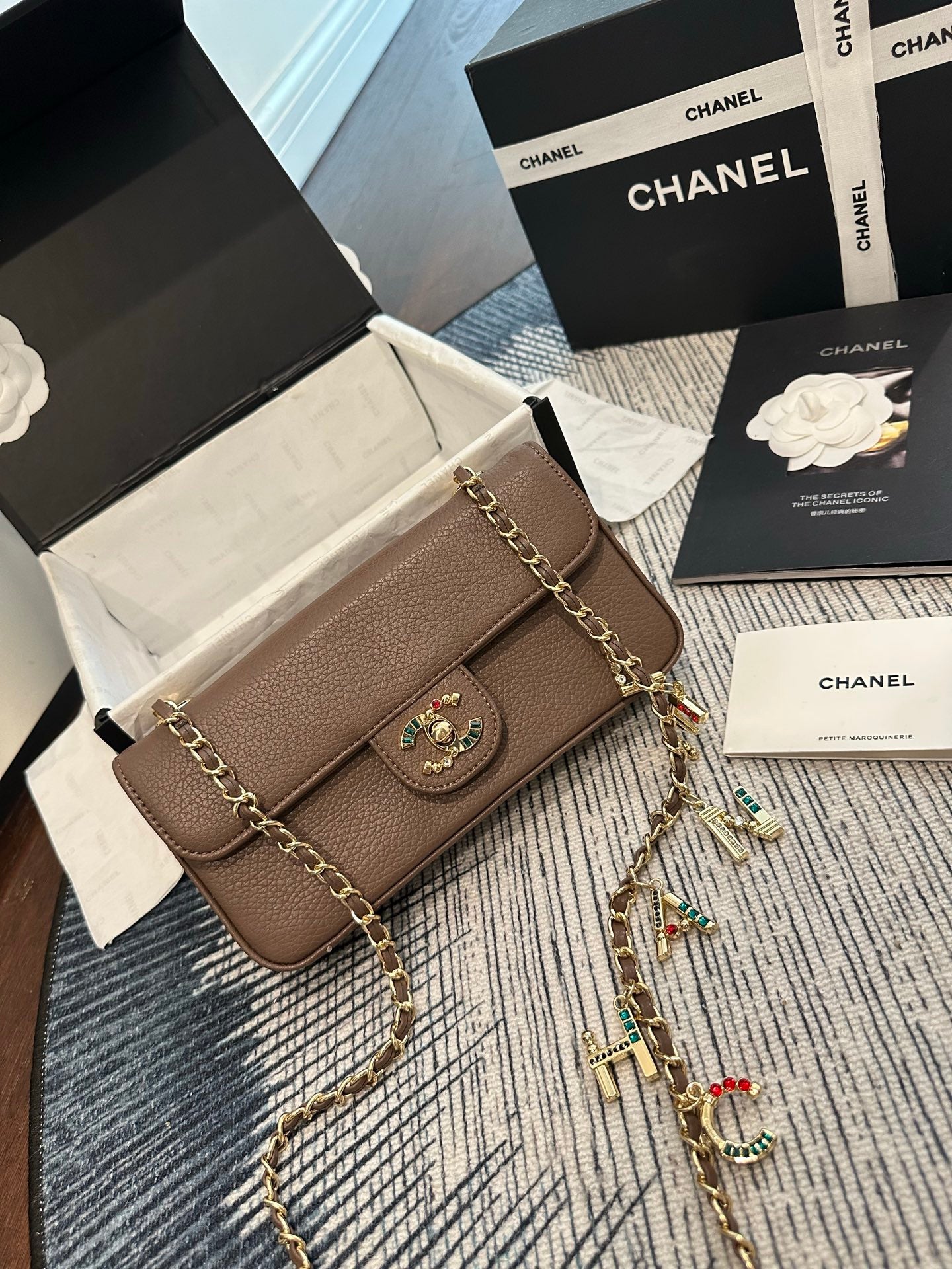 Cuero | Chain Shoulder Bag Brown