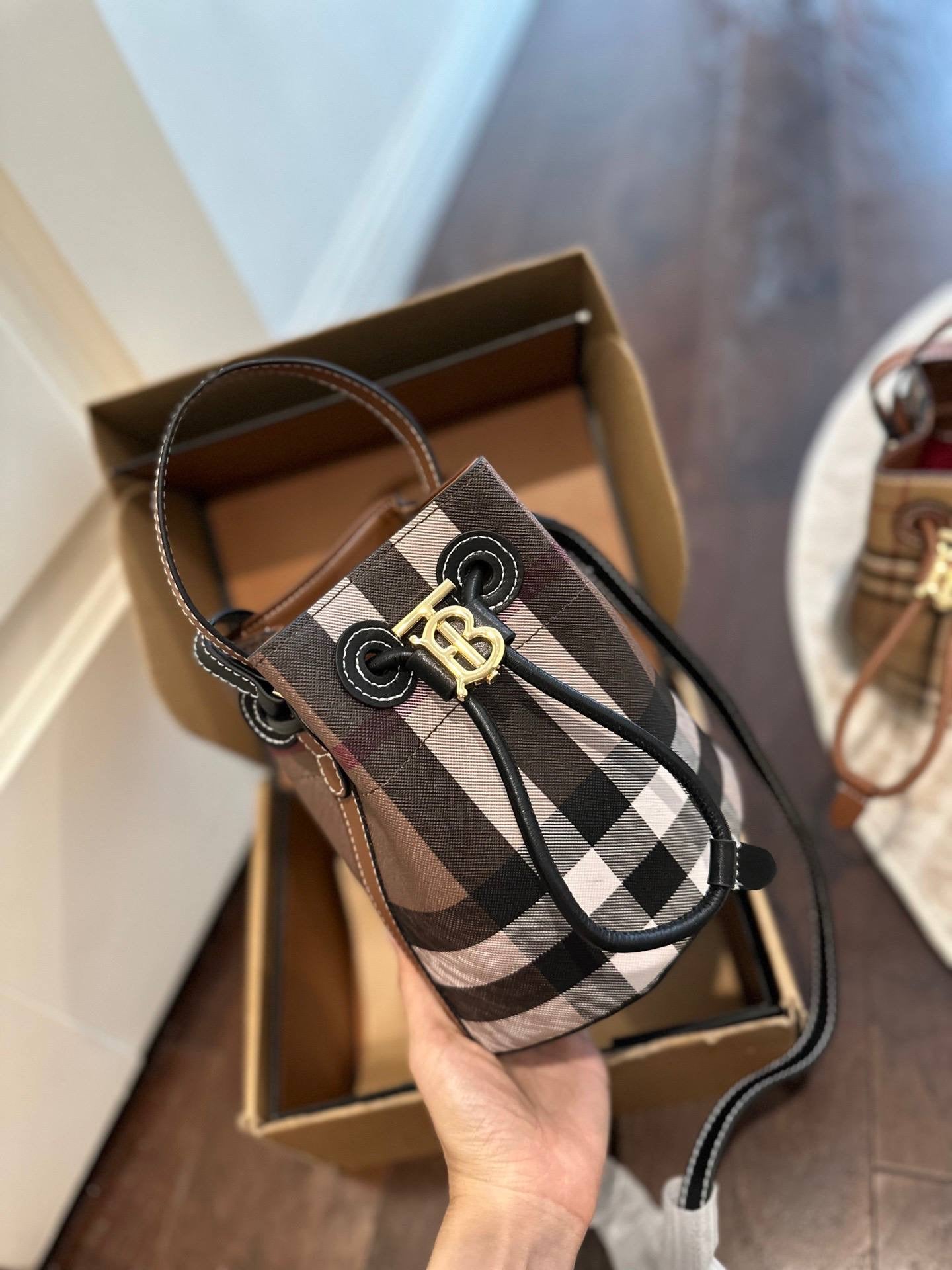 Cuero | small TB leather bucket bag