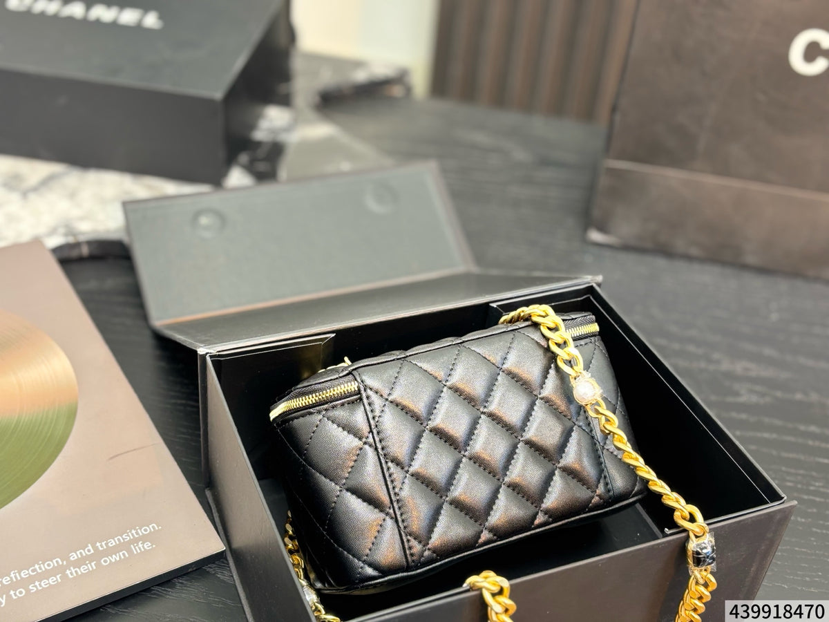 Cuero | Quilted Chain Crossbody Vanity Bag - Noir Black