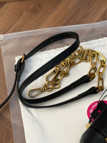 Cuero | Pleated Love Bird Flap Chain Crossbody Bag - Black