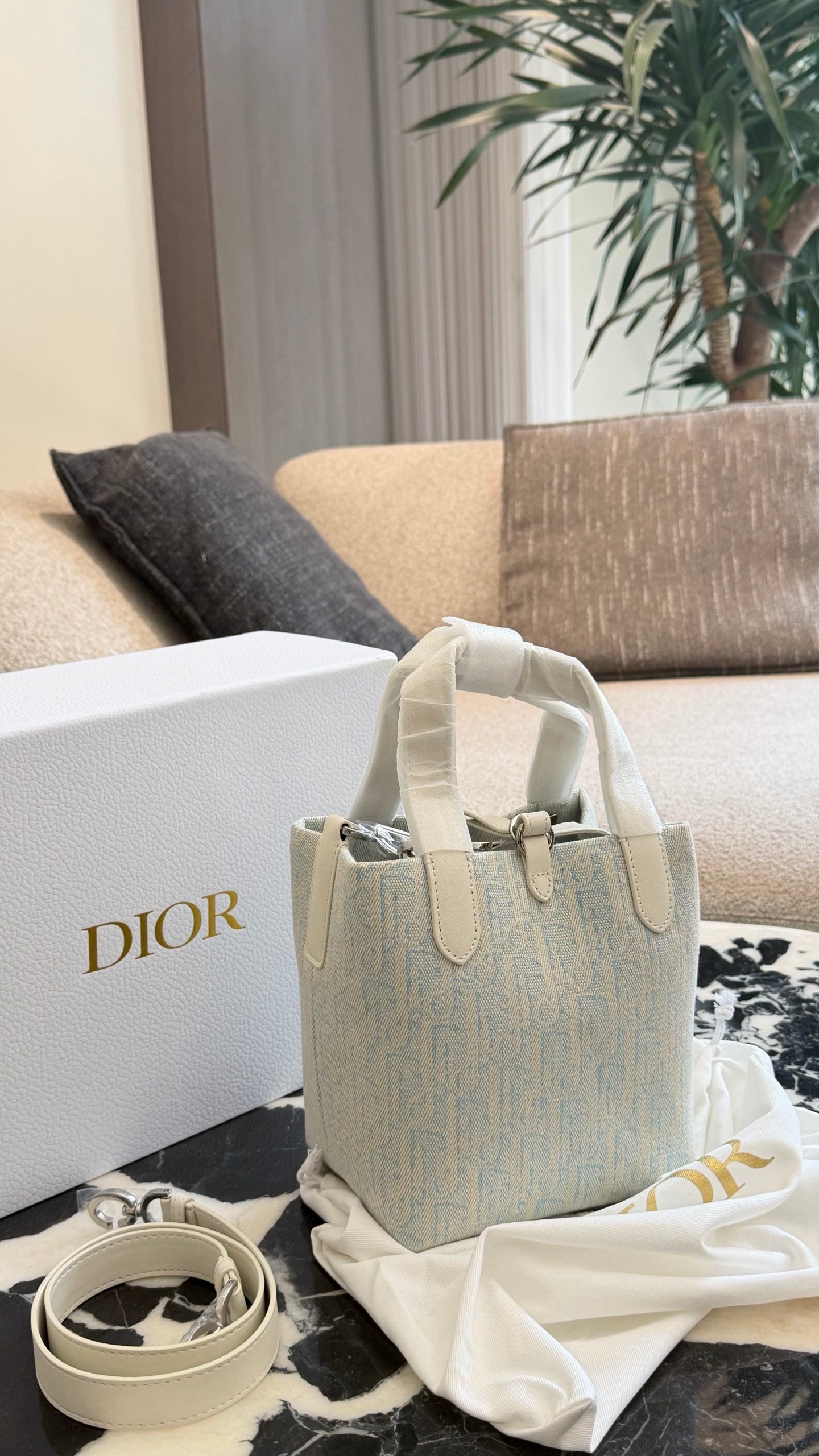Cuero | Mini Bucket Bag Light Blue