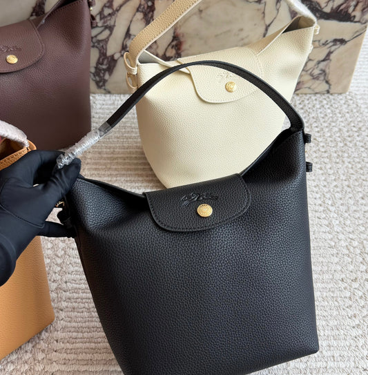 Cuero | Pebbled Leather Hobo Shoulder Bag