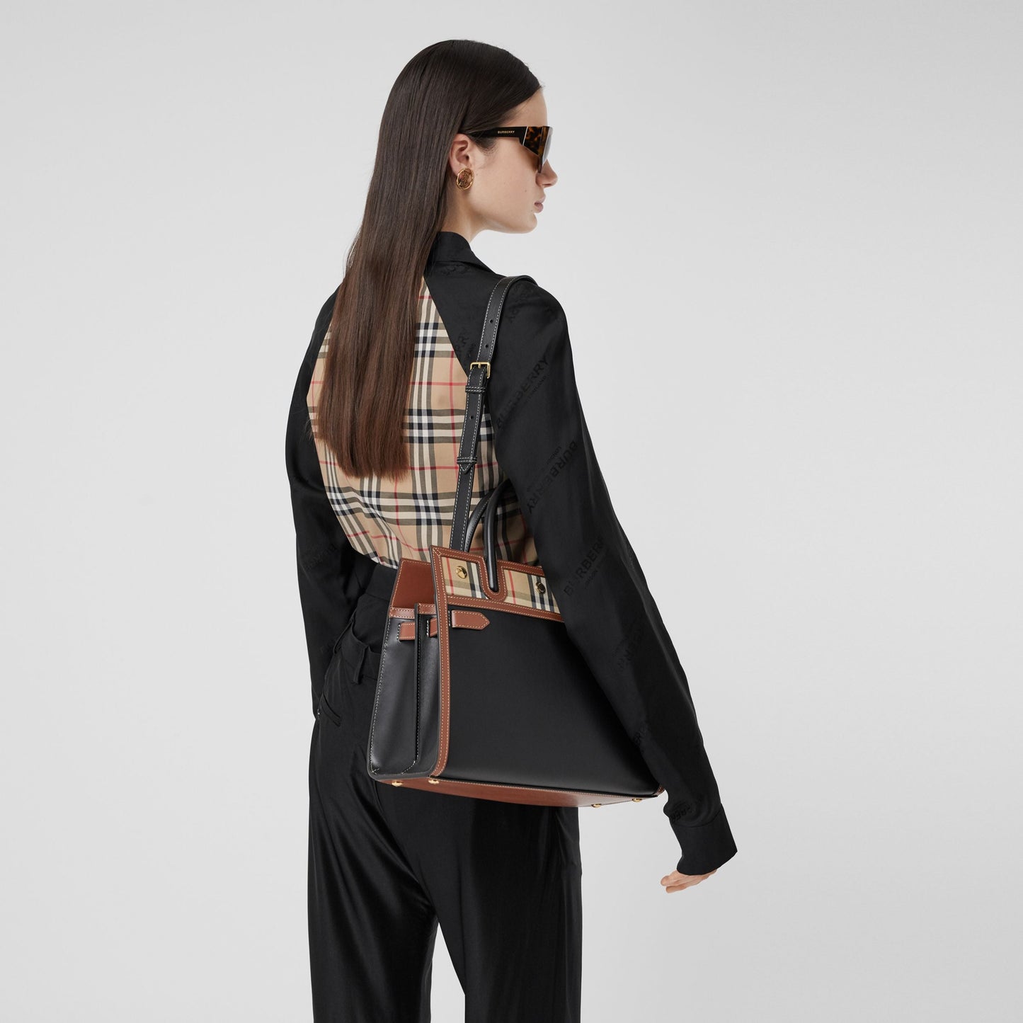 Cuero | 𝐕𝐢𝐧𝐭𝐚𝐠𝐞 𝐂𝐡𝐞𝐜𝐤 𝐓𝐰𝐨-𝐡𝐚𝐧𝐝𝐥𝐞 𝐓𝐢𝐭𝐥𝐞 𝐁𝐚𝐠