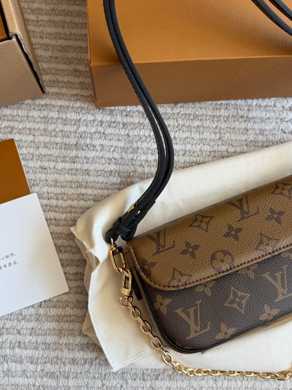 Cuero | Monogram Chain Shoulder Bag Brown