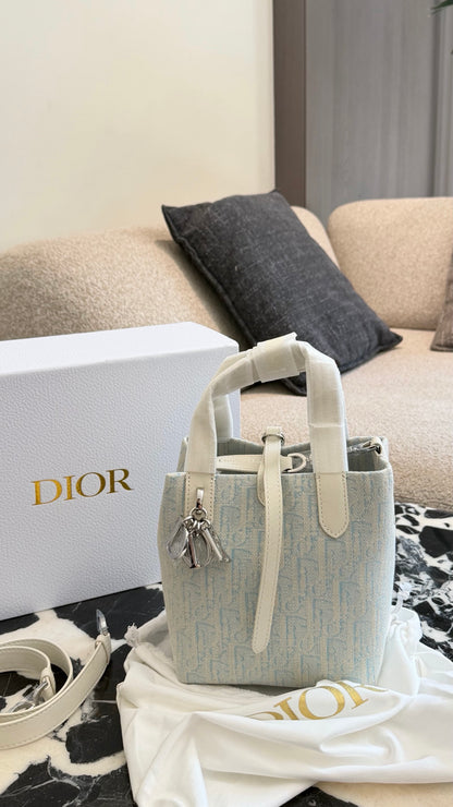 Cuero | Mini Bucket Bag Light Blue