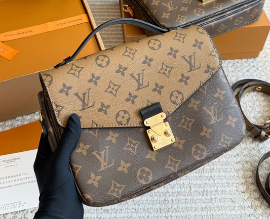 Cuero | Pochette Metis Monogram