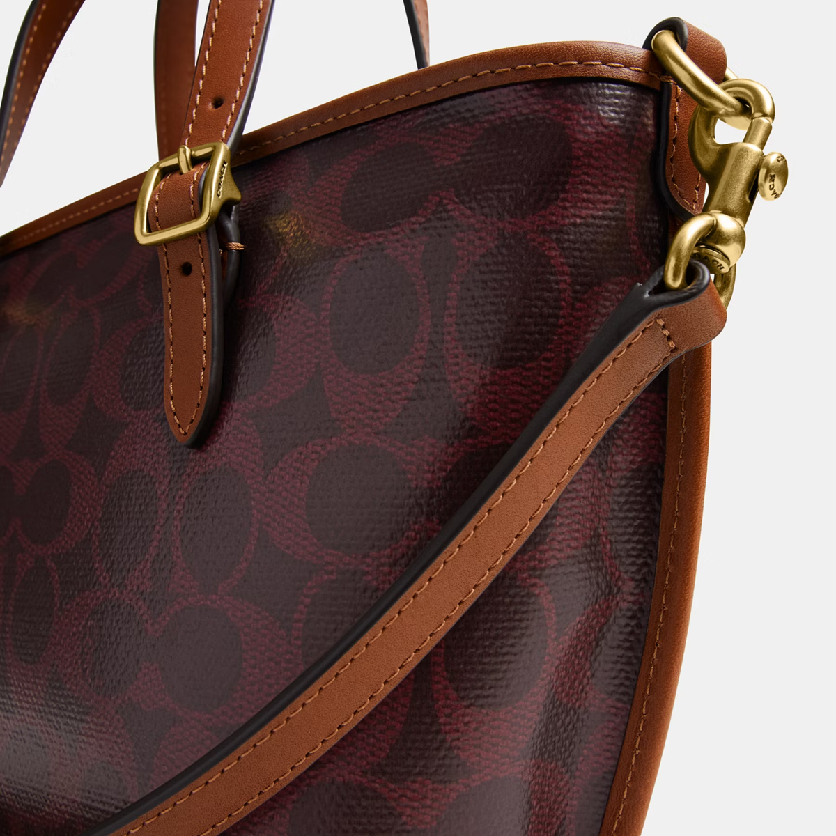 Cuero | TAXI TOTE BAG 21 IN SIGNATURE CANVAS