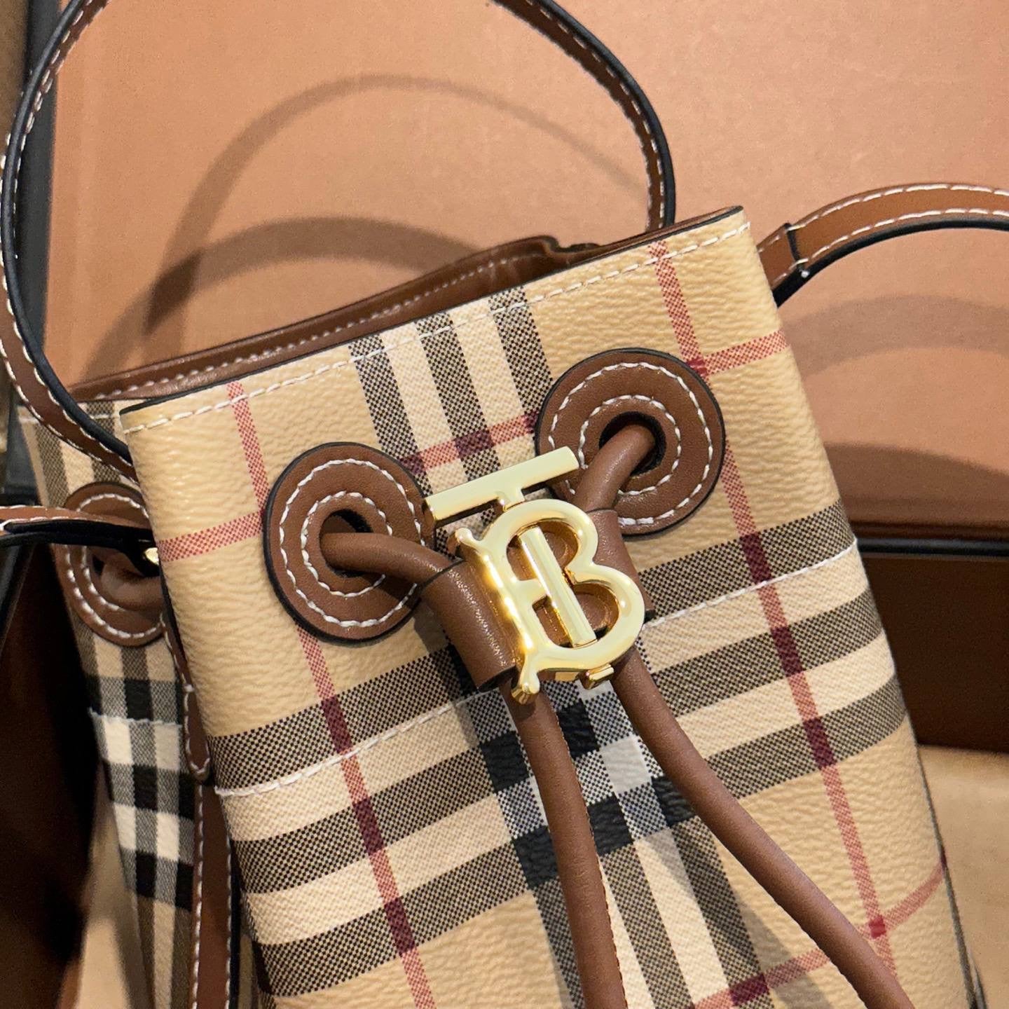 Cuero | small TB leather bucket bag