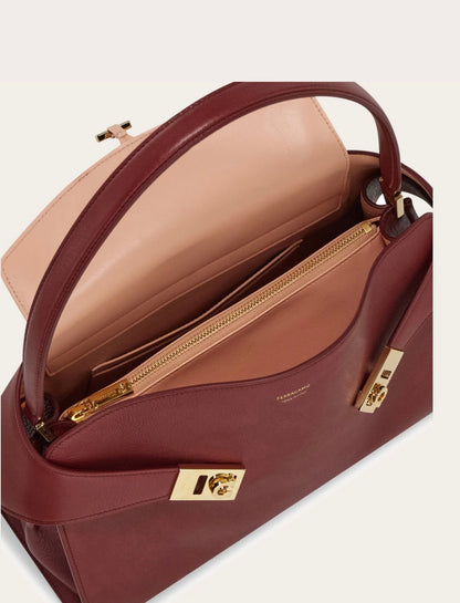 Cuero | Hug soft bicolor shoulder bag