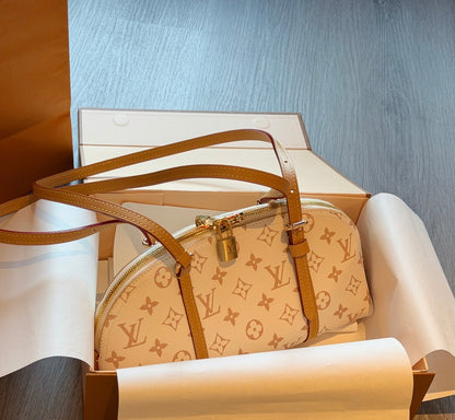 Cuero | Signature Ellipse Shoulder Bag - Classic Monogram