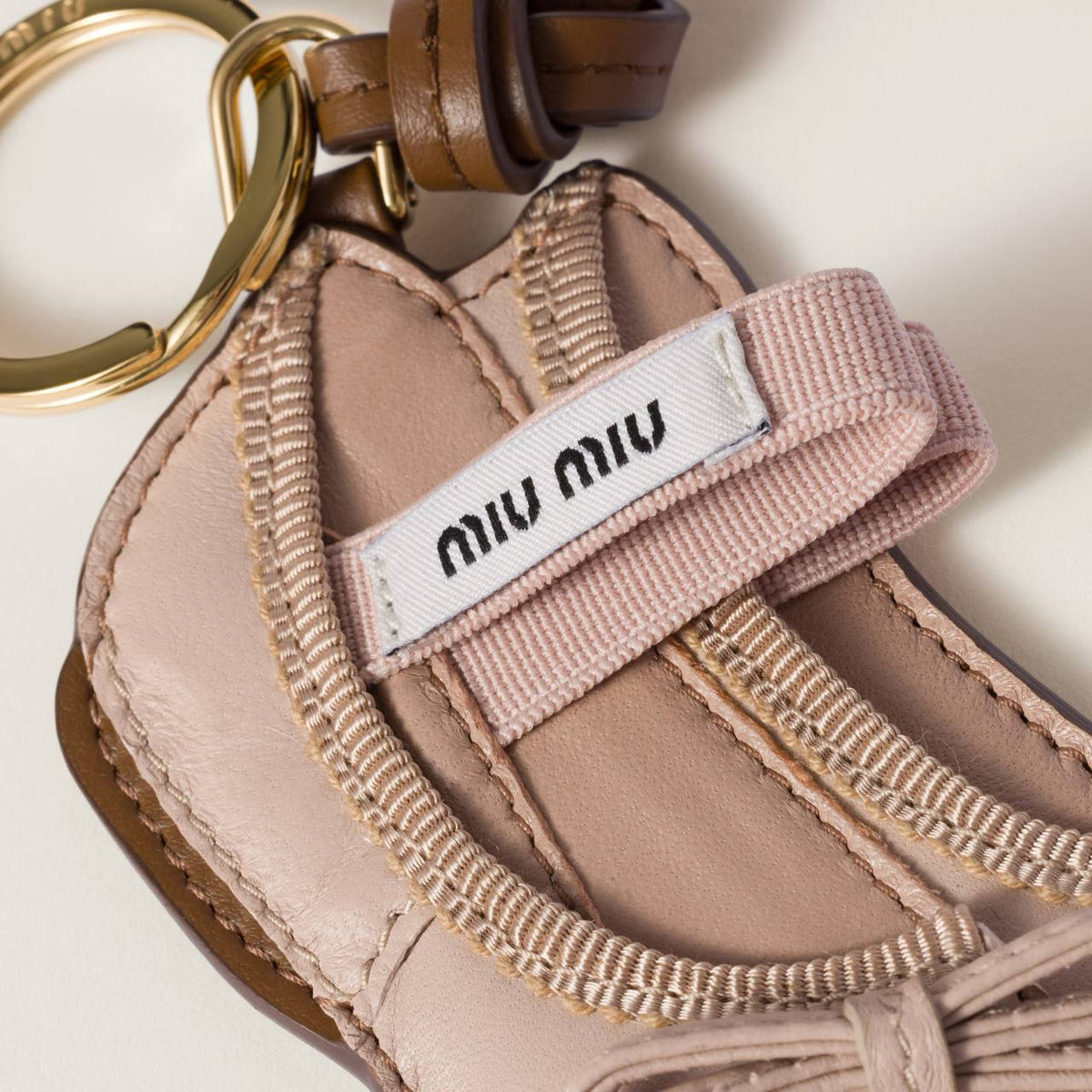 Cuero | Miu Ballet leather keychain trick