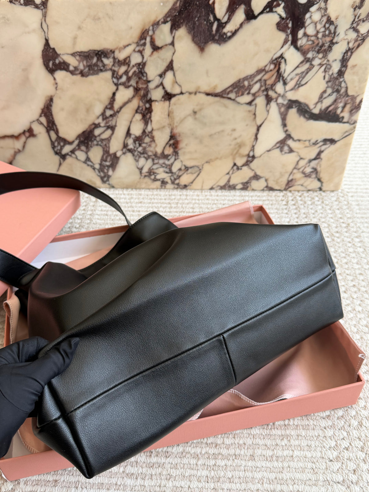 Cuero | Logo Embossed Hobo Shoulder Bag - Noir Black