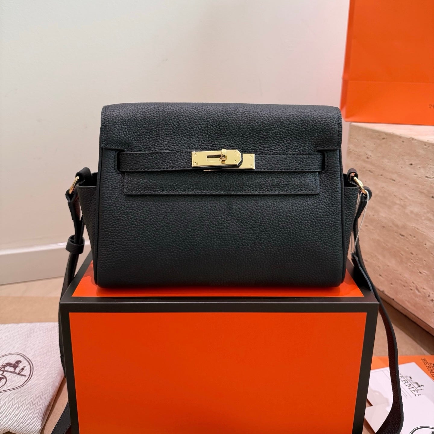 Cuero | Structured Crossbody Bag