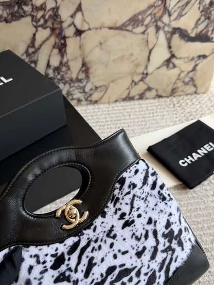 Cuero | Printed Top-Handle Bag Black and White
