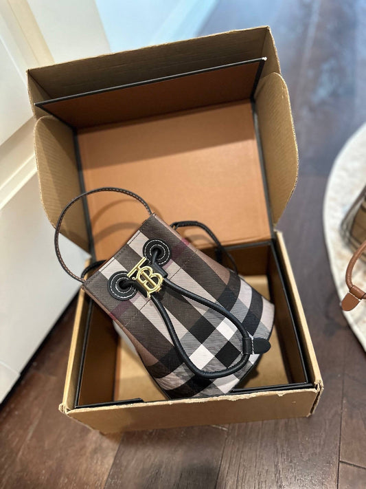 Cuero | small TB leather bucket bag
