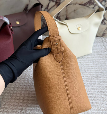 Cuero | Pebbled Leather Hobo Shoulder Bag