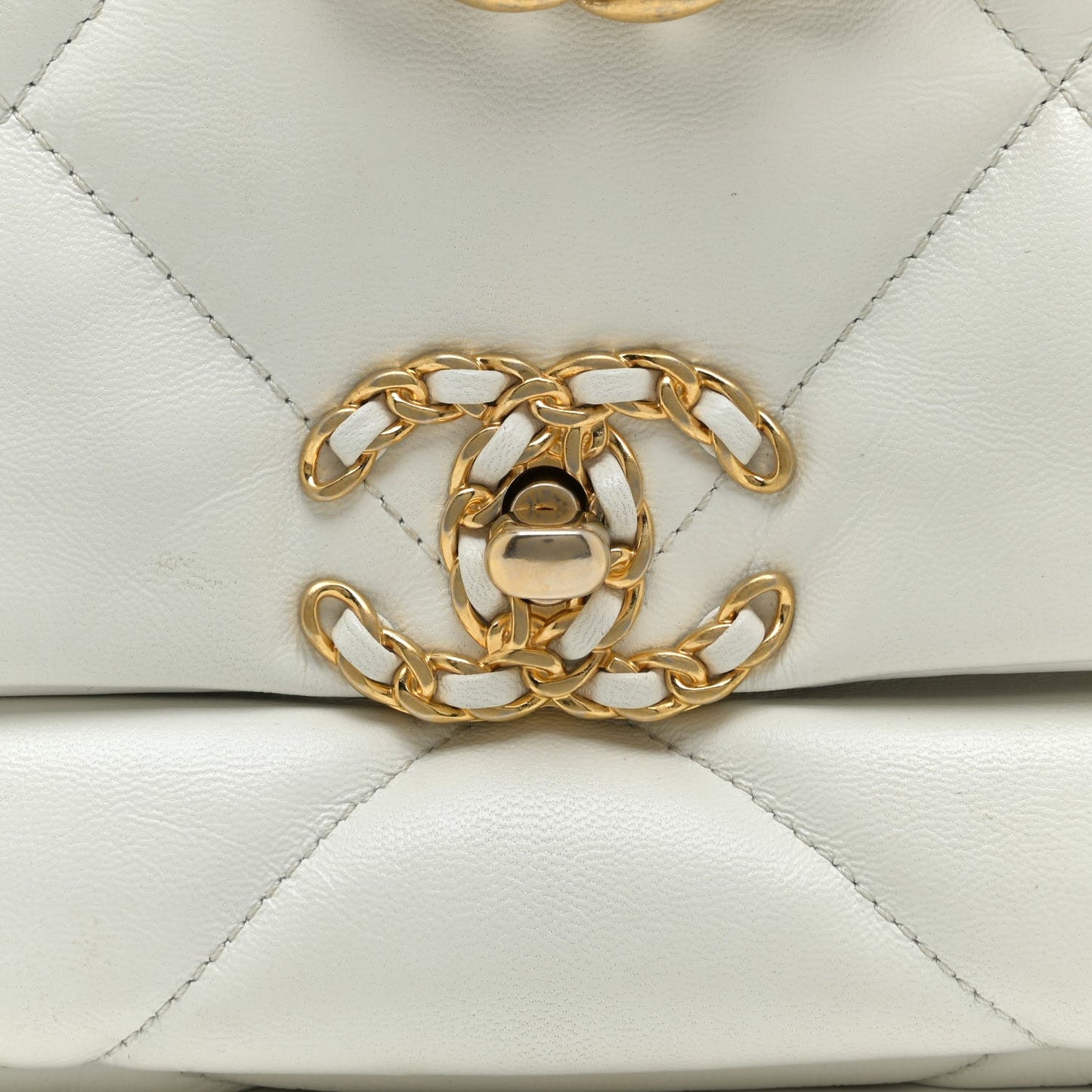 Cuero | Lambskin Quilted Medium 19 Flap White Bag
