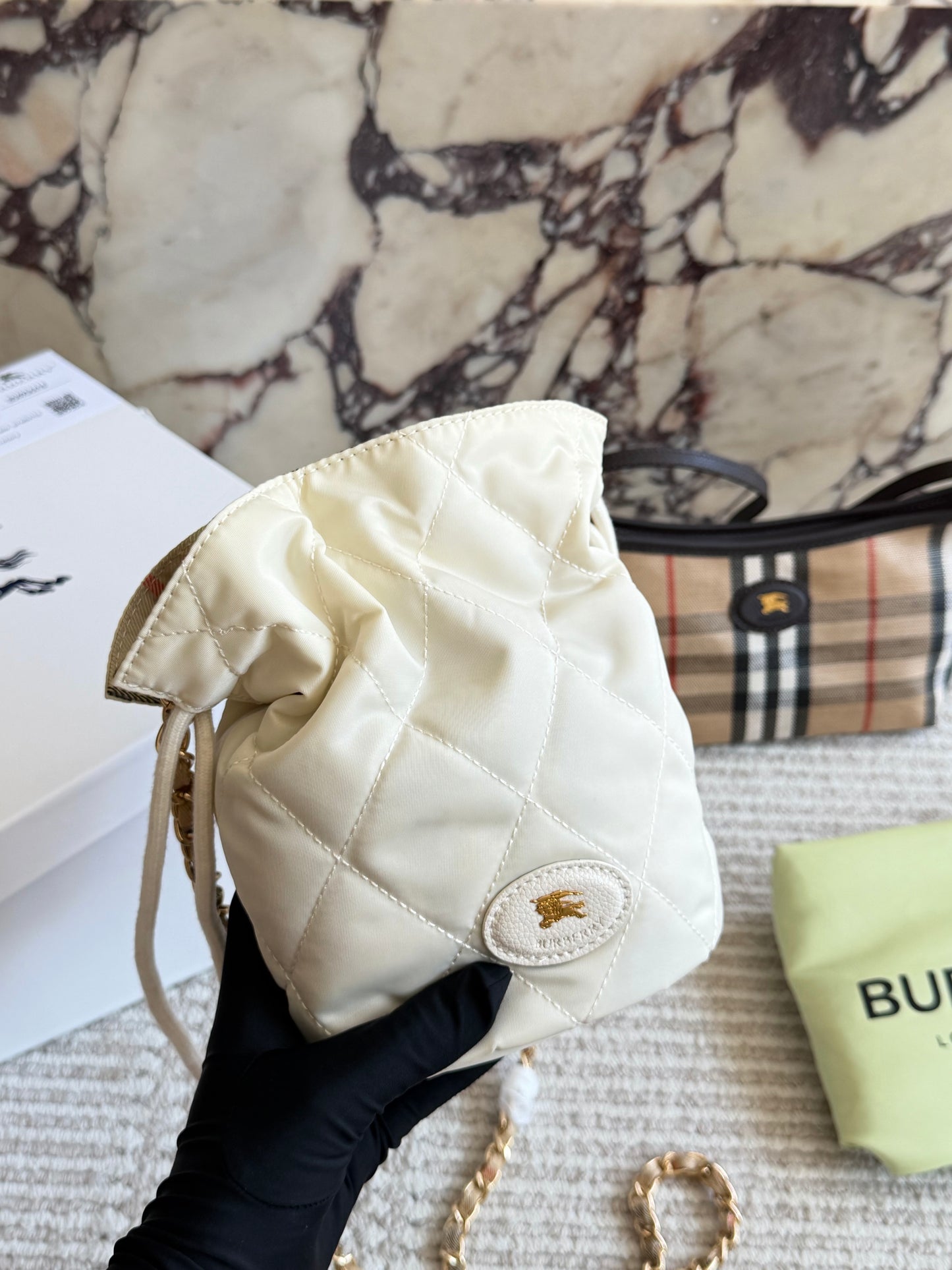 Cuero | White Quilted Bucket Bag