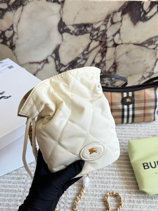 Cuero | White Quilted Bucket Bag