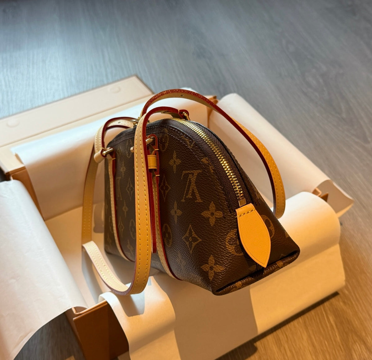 Cuero | Signature Ellipse Shoulder Bag - Classic Monogram