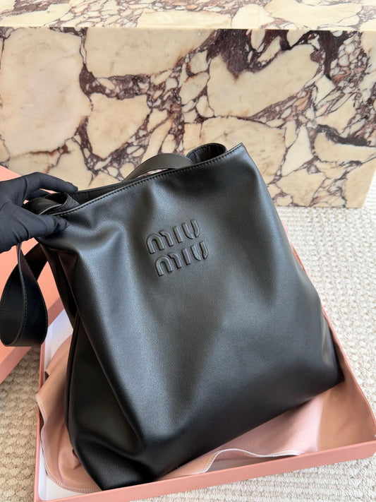 Cuero | Logo Embossed Hobo Shoulder Bag - Noir Black