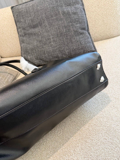 Cuero | Soft Minimal Shoulder Bag